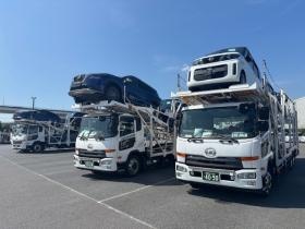 モータープールでの当社の積載車。