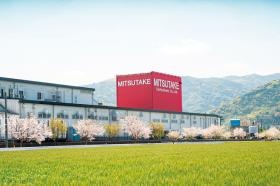 のどかな田園風景の広がる北方町に新築した本社工場