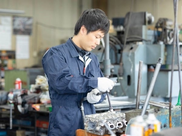 自動車関連の整備や修理業務などを行う『エンジニア』をお任せできる方を大募集！！
