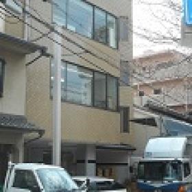 本社ビル４階建て