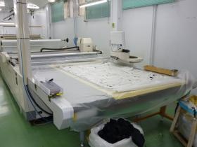 自動裁断機、ＣＡＤで作ったデータに従って裁断します