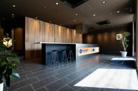 リニューアルした社屋の受付です
