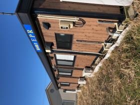 組合の場所です。隣は更地で組合の建物には看板があります。