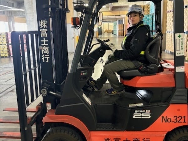 フォークリフトオペレーター・業績好調で大幅増員（交通費支給あり・未経験OK）