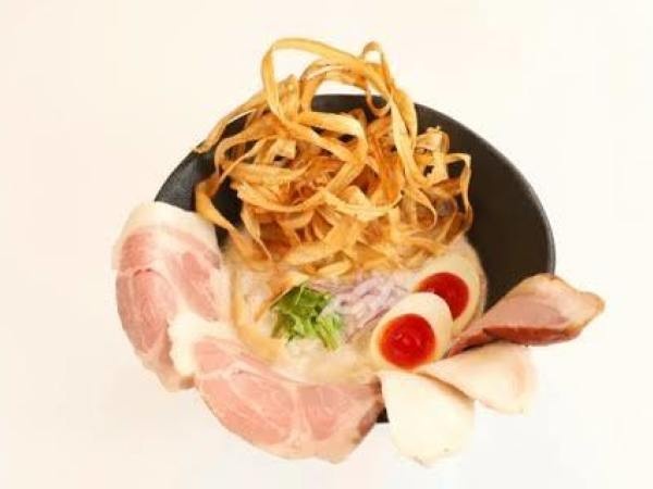 《食べログ百名店》常連の鶏白湯ラーメン！