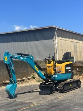 油圧ショベルもいーっぱいあります！！