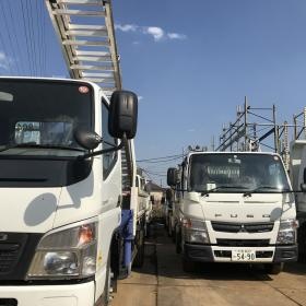 トラック、ダンプ、クレーン車、積載車、レンタカーもあります。