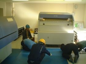 印刷機械の搬入作業
