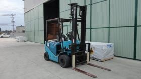 本社工場 フォークリフト