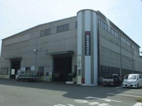 事務所併設の工場では、お客様の要望に応じで各種加工を施します