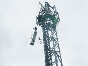 携帯基地局のアンテナ交換作業