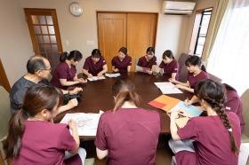 医院二階はミーティングルーム兼スタッフルームです