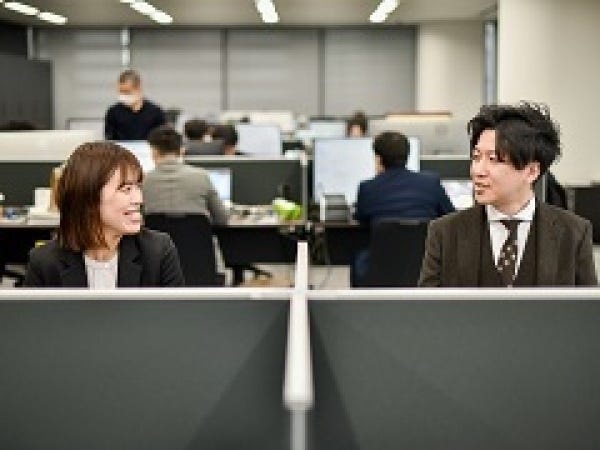 高級ブランド品や、なかなか市場に出回らないような高級時計等に触れる機会も多く、知識や査定ノウハウを習得することができます。