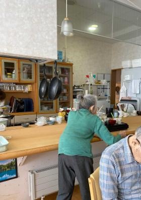 狭い空間もまた、伝い歩きにはもってこいです。