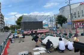 松風町の夏は地域連携の季節 商店主さんたちと汗を流します