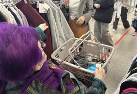 ご家族と連携して買物へ