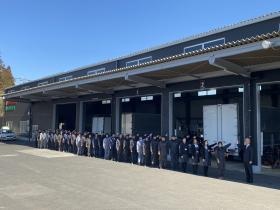 千葉支店工場です。整備士を中心に５０人近く在籍。