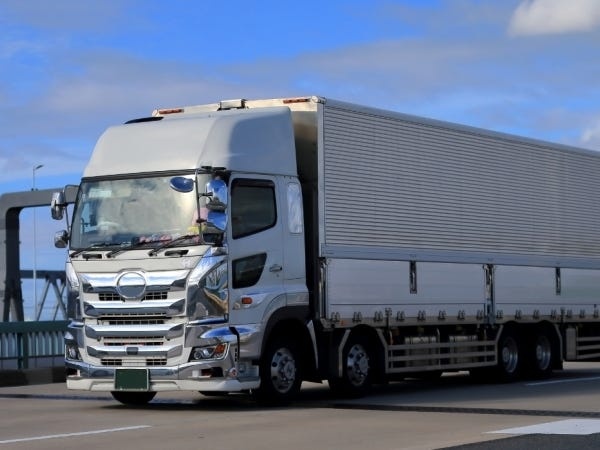 大型10tドライバーとして、固定のルート配送をお願いします！