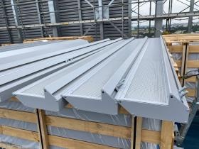 ルーバー：建設用金物建材の代表（消音ルーバー）。