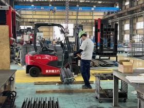 作業風景３：玉掛け、クレーンにて移動作業