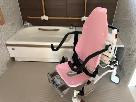 浴室にはシャワーキャリーも導入しております。