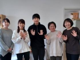 直接支援の担当職員 明るい職場で協力体制万全