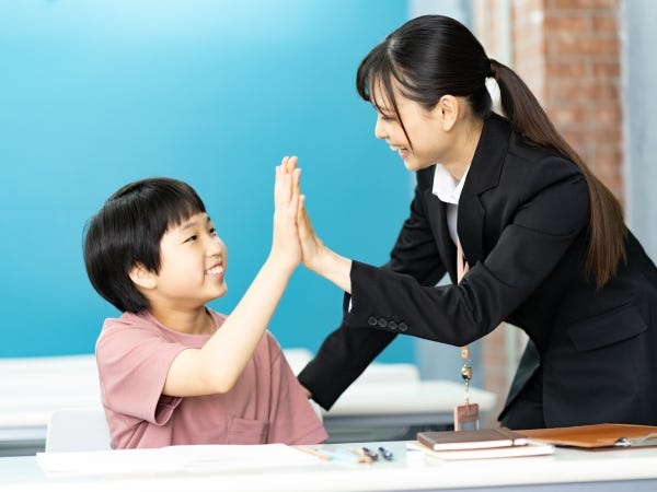 公立の小学校で勤務できるレア求人です。一緒に子供たちの未来を築いていきましょう！