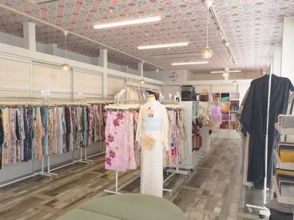 人気のアンティーク着物やレース着物も含め30,000着以上のレンタル着物をご用意しています♪