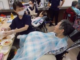食事介助の様子