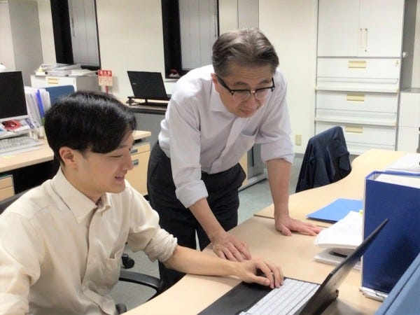 チームワークが良く、相談しやすい環境です。中途入社の先輩も活躍中！