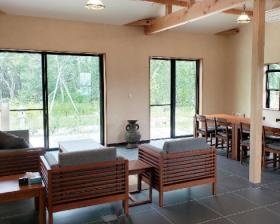 ゲストルーム＿取引先や海外サプライヤとここで商談しています