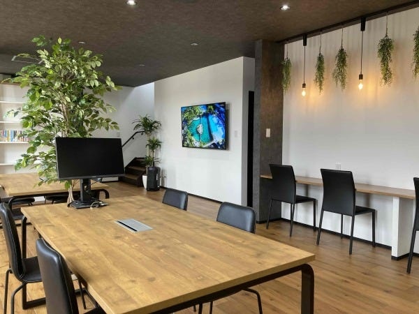 様々な年齢層が活躍する職場。OJTを中心とした教育体制で、入社後も着実にスキルを磨ける環境です。