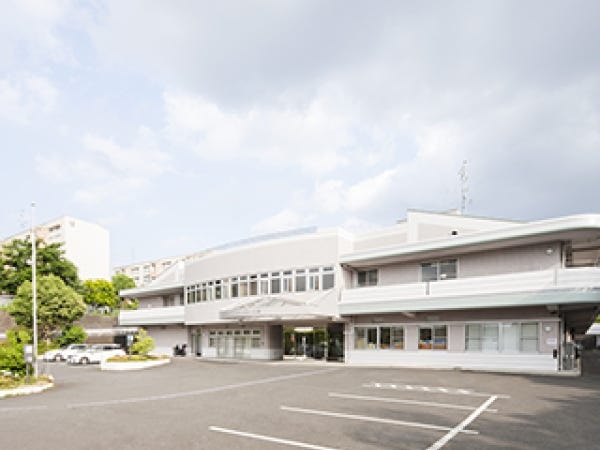 施設入所と在宅支援の機能を持ち、開所以来一貫して「地域リハビリテーション」の理念に基づいた支援を実践しています。