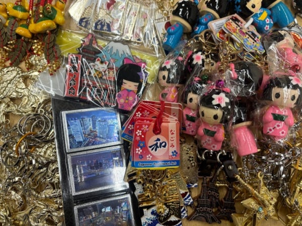 倉庫スタッフ・お土産グッズの倉庫スタッフ