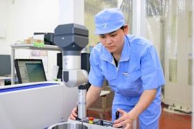 ３次元測定機で自分で造った製品の精度を確認