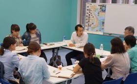 日本語の勉強や日本での生活について意見交換しています