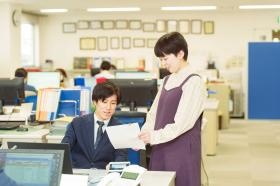 本社 仕事風景