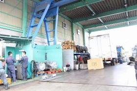 東京支店の自動車解体作業場となります