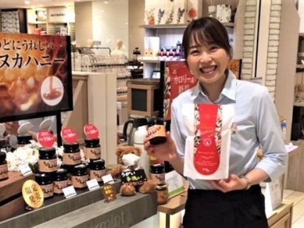 カウンセリングを通じて、お客様の悩みに応じた美容と健康をサポートする製品をお勧めするお仕事です。