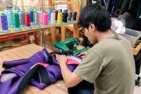 ウェットスーツ製造工程 縫製作業
