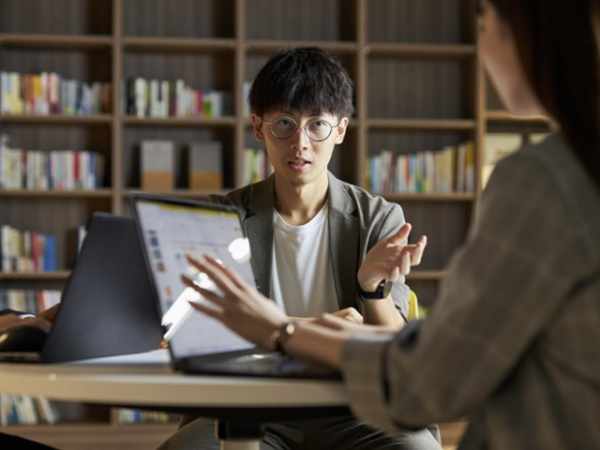 Metaのデジタル広告運用コンサルタント・クライアント企業又はプラットフォーマー（業界未経験OK・業界不問）