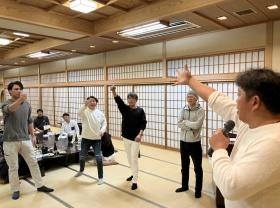 新年会恒例のじゃんけん大会。勝者には豪華プレゼント♪