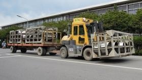 工程作業課でのスクラップ運搬作業