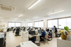 明るい事務所！