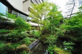 上山城外濠跡の庭園「仙渓園」