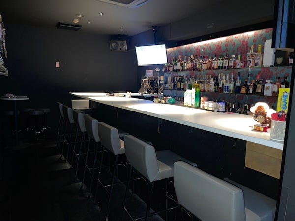 Barスタッフ（未経験OK・大学生OK）