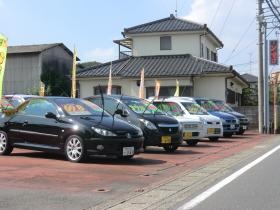 現在展示台数も増えておりますので、洗車もやりがいがあります♪