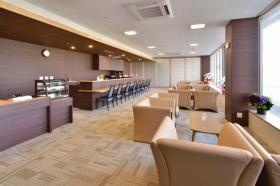 ケアハウス海青（カフェや天然温泉など充実した設備）