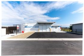 新設の鋳造事業部新工場正面