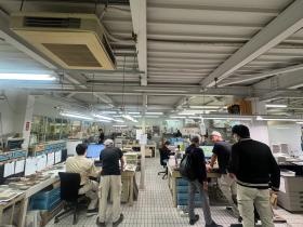 開発室の様子です。ここで新しいタイルが作られます！